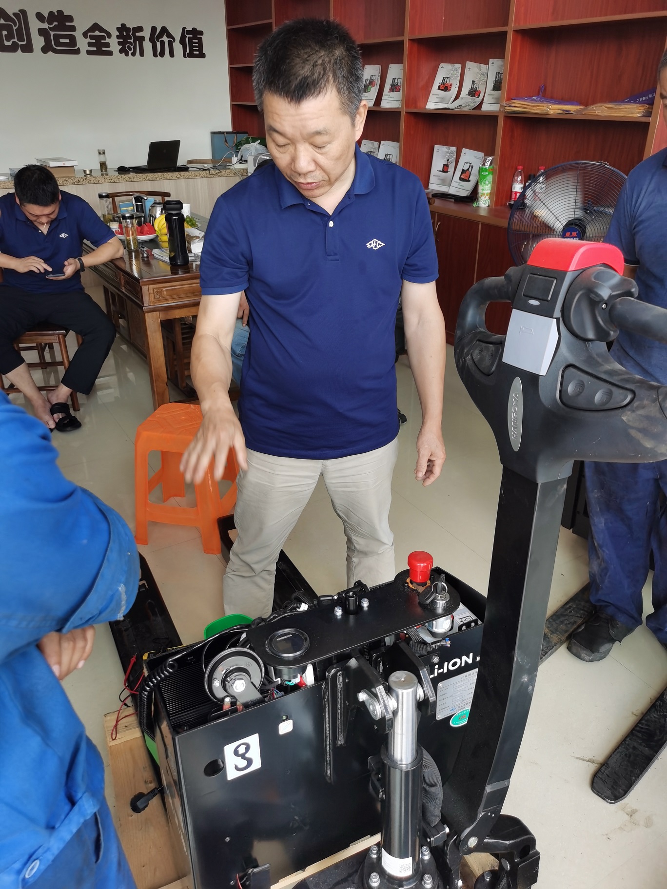 欢迎总部领导莅临指导，为我司员工进行现场实操技能培训(图10)